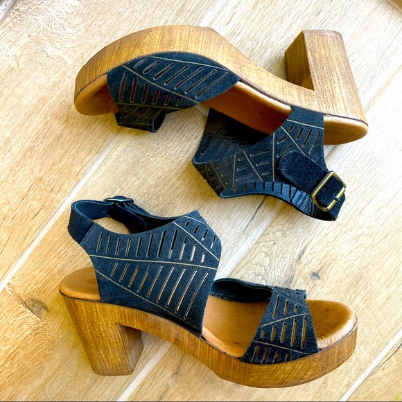 Eric Michael Shoes - Black strappy suede heeled women’s sandal. Size 7